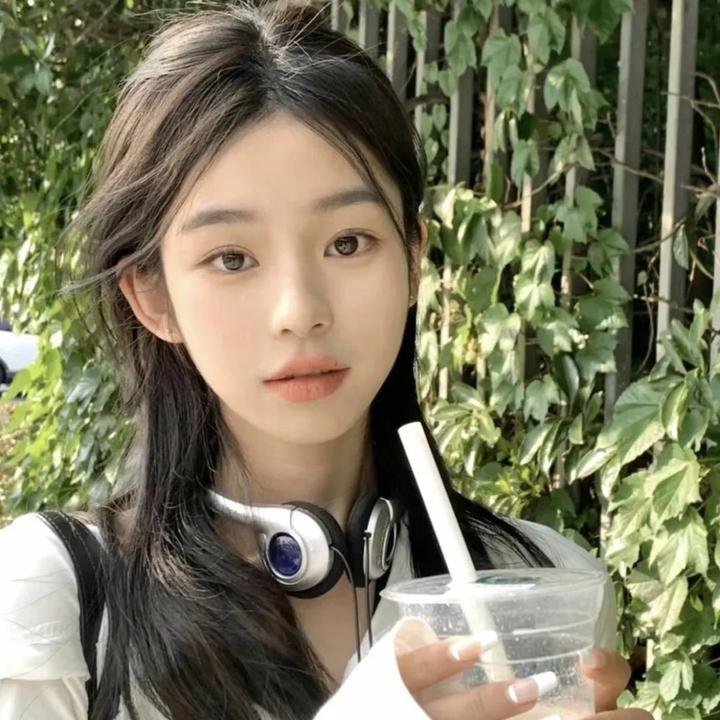 恋综女嘉宾脚踏两条船，网友直呼被耍，前后半年持续发酵
